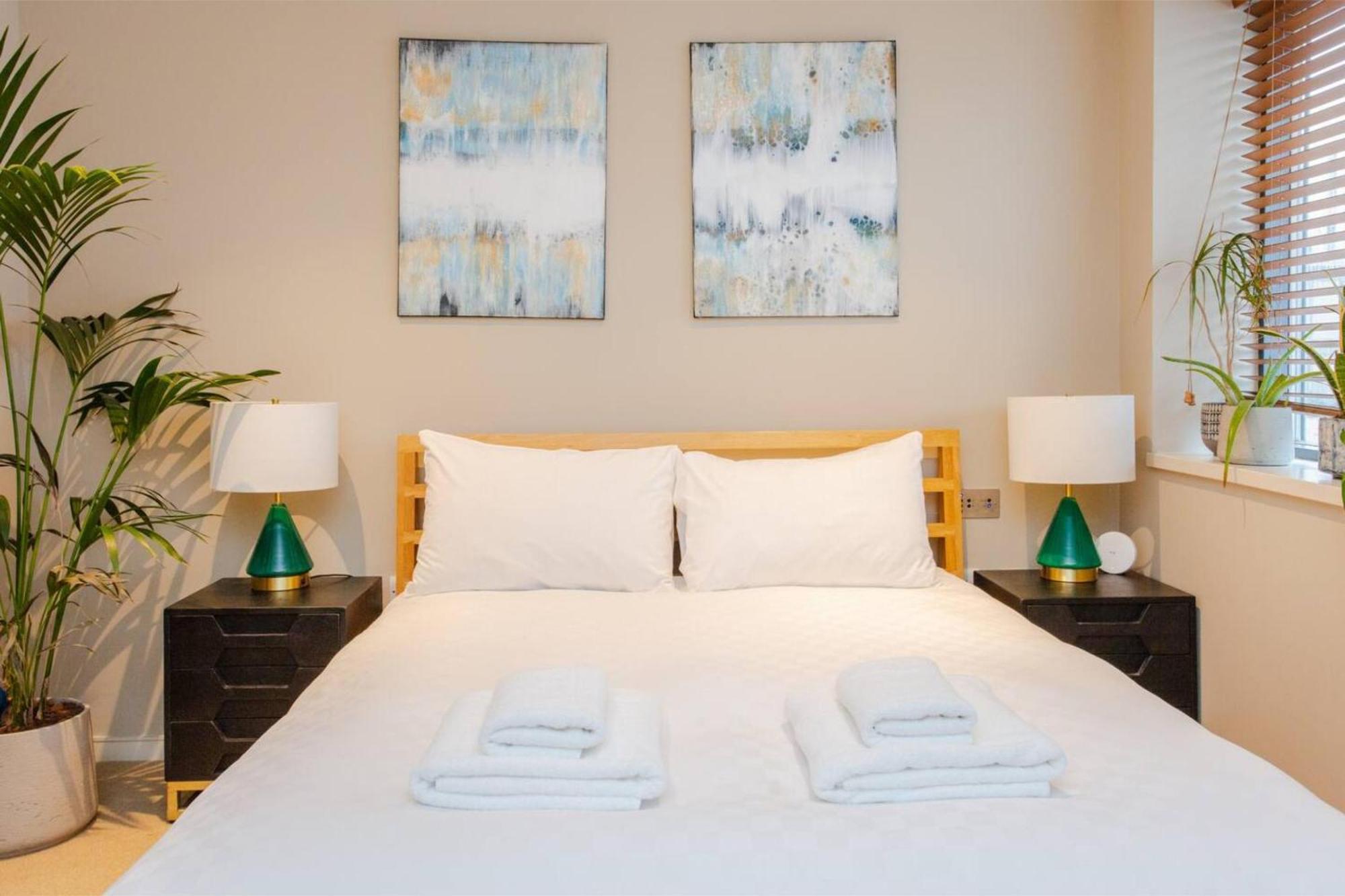 Modern 3 Bedroom Apartment In Paddington London Exteriör bild