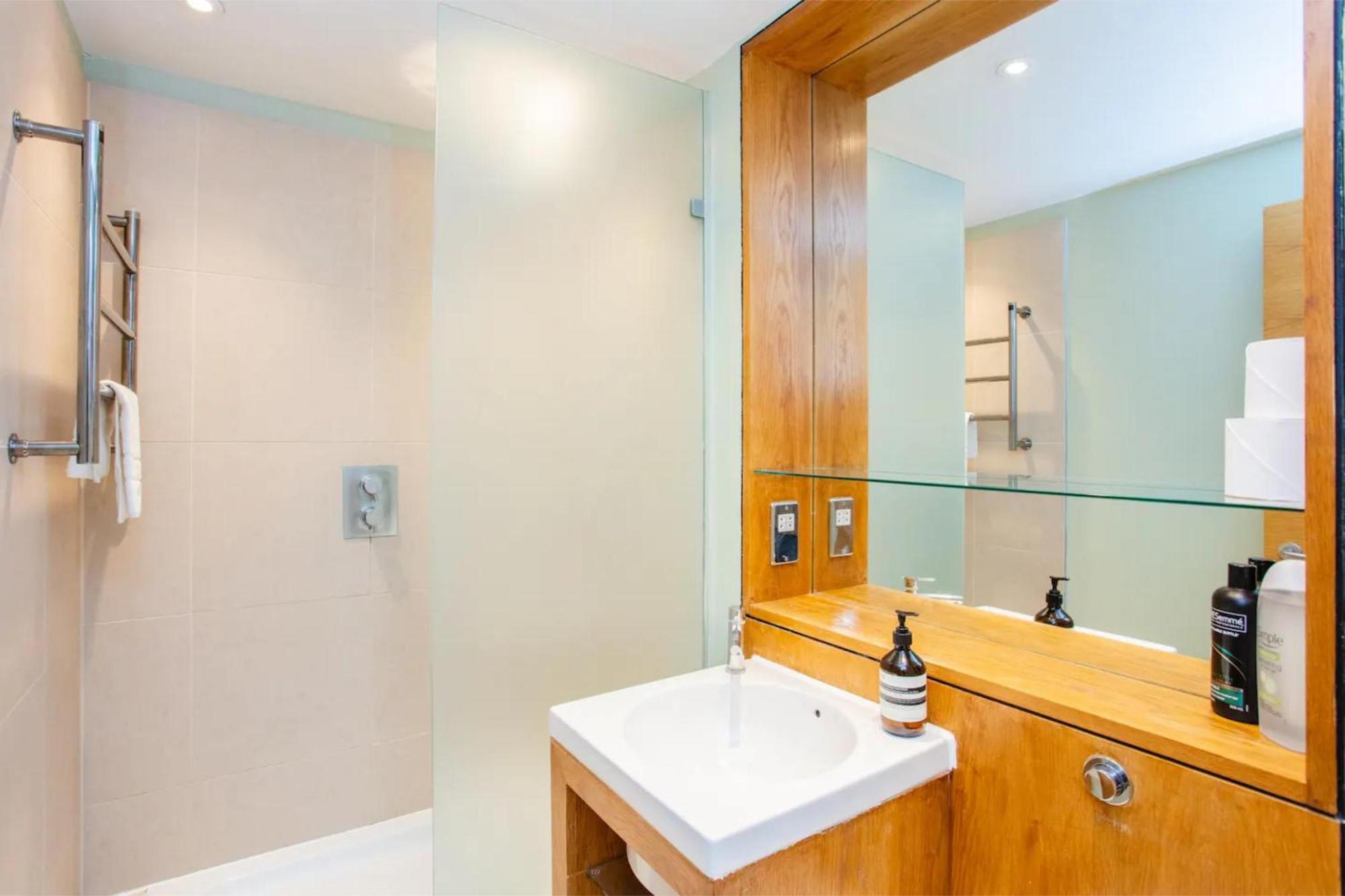 Modern 3 Bedroom Apartment In Paddington London Exteriör bild